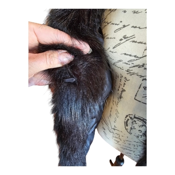 Sebby Collection Black Faux Fur Knit Vest L - Picture 7 of 11